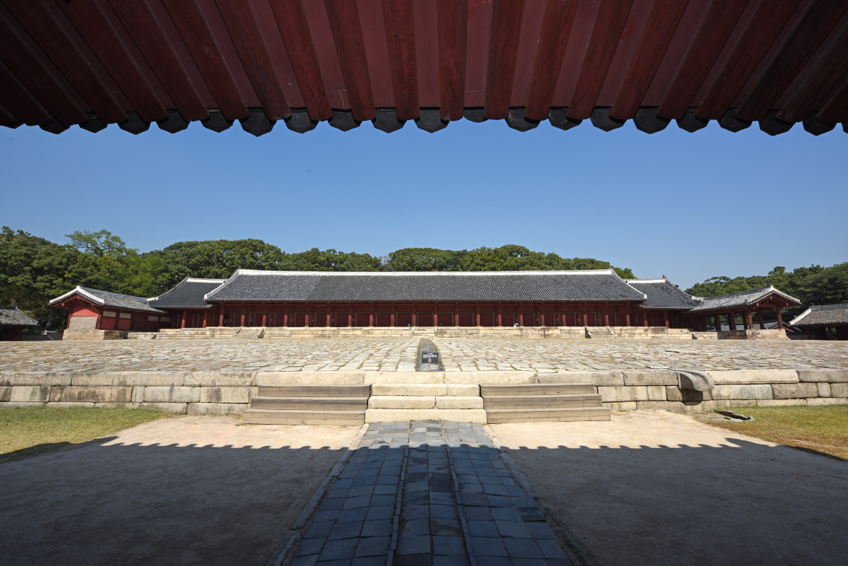 Information Panel of Jeongjeon (Main Hall of Jongmyo Shrine)